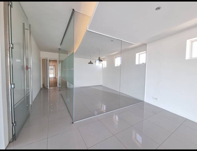 2,111M² OFFICE FOR SALE IN LAGOON BEACH